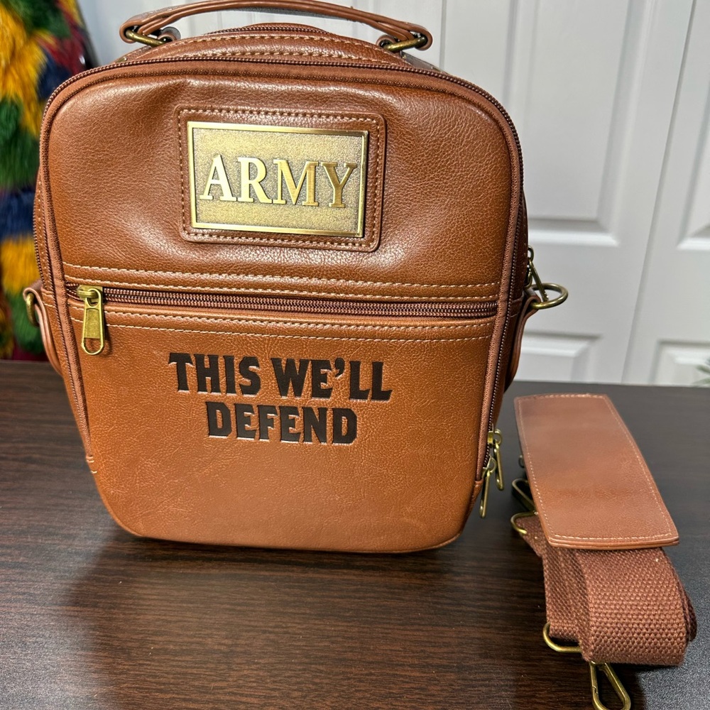 U.S. Army Faux Leather Gear Organizer Bag With Metal Plaque - Picture 15 of 15